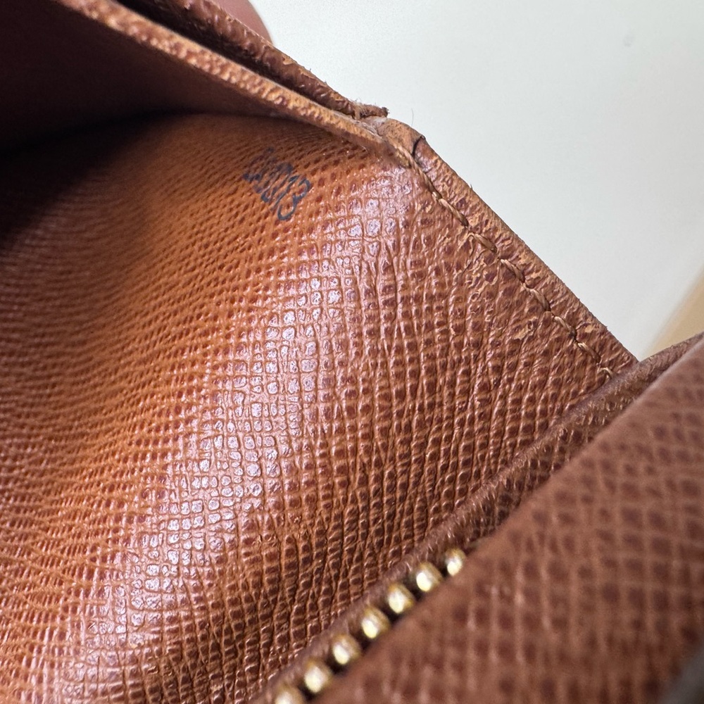 EXCELLENT Louis Vuitton Brown and Gold Monogram Clutch - Picture 7 of 8
